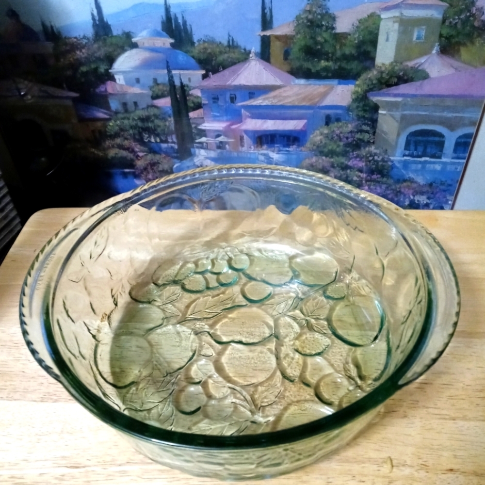 🍜🍛LIBBEY VINTAGE EMBOSSED DISH🍝🍲LIGHT GREEN BAKING GLASS BOWL.